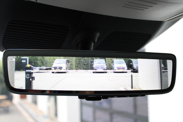 Mercedes-Benz Eqv 300 L3 / XXL / Luchtvering / 7-Persoons / 2x Elec Schuifdeur / Burmester / 360 Camera / Vol Opties / NIEUWSTAAT