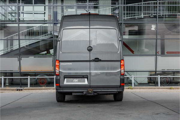 Volkswagen Crafter 2.0 TDI 177 PK L3H3 Highline | DSG | L+R Schuifdeur | Bi-Xenon | ACC | Trekhaak | Blind spot | Camera | CarPlay | Navigatie | Massage | Stoel- en stuurwielverwarming | DAB | Nieuwe APK