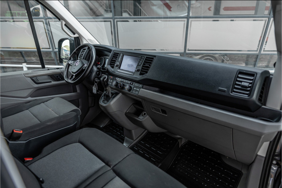 Volkswagen Crafter 2.0 TDI 177 PK L3H3 Highline | DSG | L+R Schuifdeur | Bi-Xenon | ACC | Trekhaak | Blind spot | Camera | CarPlay | Navigatie | Massage | Stoel- en stuurwielverwarming | DAB | Nieuwe APK
