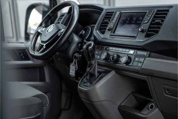 Volkswagen Crafter 2.0 TDI 177 PK L3H3 Highline | DSG | L+R Schuifdeur | Bi-Xenon | ACC | Trekhaak | Blind spot | Camera | CarPlay | Navigatie | Massage | Stoel- en stuurwielverwarming | DAB | Nieuwe APK