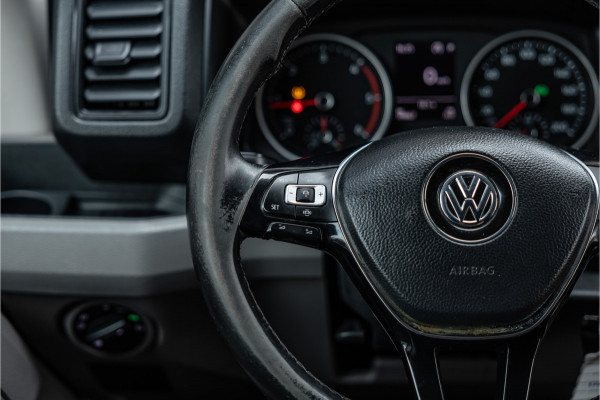 Volkswagen Crafter 2.0 TDI 177 PK L3H3 Highline | DSG | L+R Schuifdeur | Bi-Xenon | ACC | Trekhaak | Blind spot | Camera | CarPlay | Navigatie | Massage | Stoel- en stuurwielverwarming | DAB | Nieuwe APK