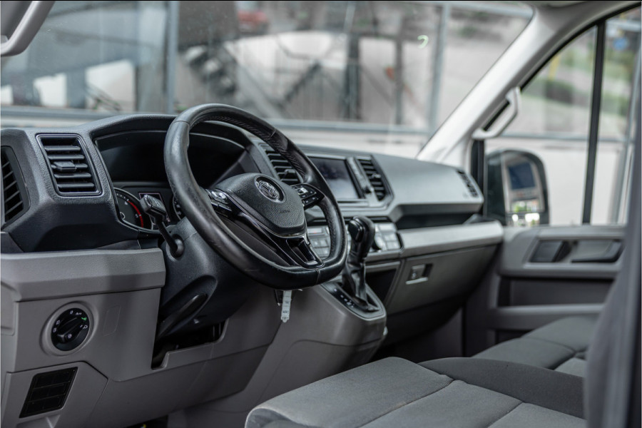 Volkswagen Crafter 2.0 TDI 177 PK L3H3 Highline | DSG | L+R Schuifdeur | Bi-Xenon | ACC | Trekhaak | Blind spot | Camera | CarPlay | Navigatie | Massage | Stoel- en stuurwielverwarming | DAB | Nieuwe APK