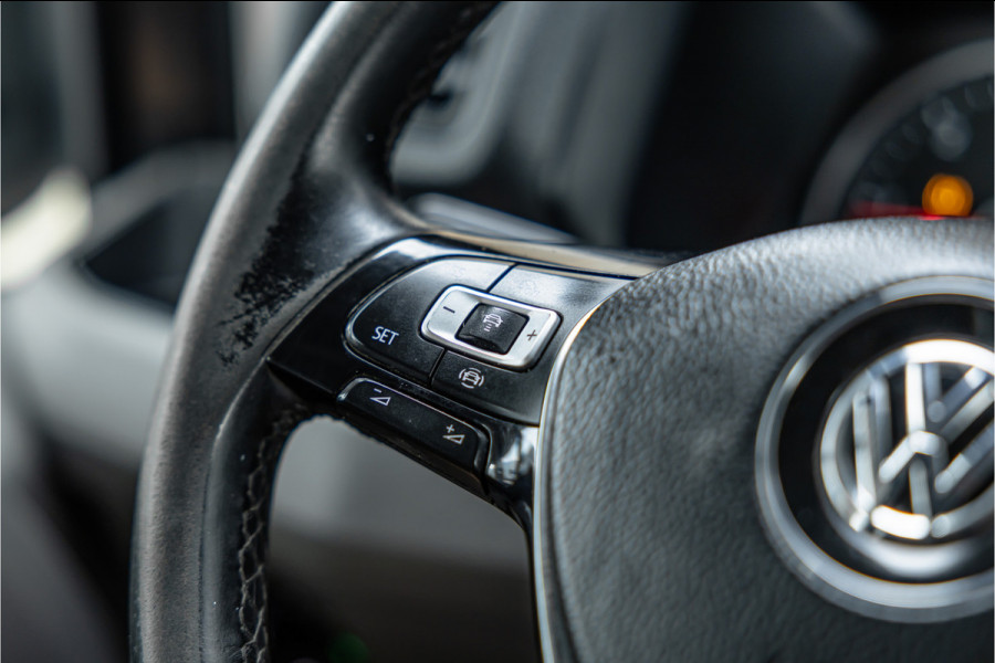Volkswagen Crafter 2.0 TDI 177 PK L3H3 Highline | DSG | L+R Schuifdeur | Bi-Xenon | ACC | Trekhaak | Blind spot | Camera | CarPlay | Navigatie | Massage | Stoel- en stuurwielverwarming | DAB | Nieuwe APK