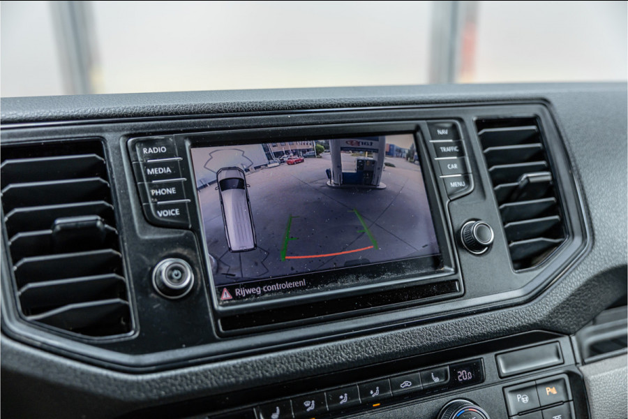 Volkswagen Crafter 2.0 TDI 177 PK L3H3 Highline | DSG | L+R Schuifdeur | Bi-Xenon | ACC | Trekhaak | Blind spot | Camera | CarPlay | Navigatie | Massage | Stoel- en stuurwielverwarming | DAB | Nieuwe APK
