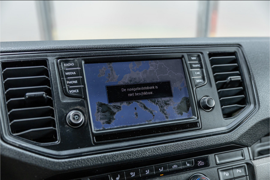 Volkswagen Crafter 2.0 TDI 177 PK L3H3 Highline | DSG | L+R Schuifdeur | Bi-Xenon | ACC | Trekhaak | Blind spot | Camera | CarPlay | Navigatie | Massage | Stoel- en stuurwielverwarming | DAB | Nieuwe APK