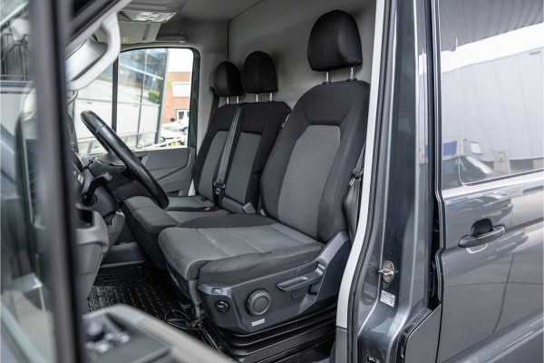 Volkswagen Crafter 2.0 TDI 177 PK L3H3 Highline | DSG | L+R Schuifdeur | Bi-Xenon | ACC | Trekhaak | Blind spot | Camera | CarPlay | Navigatie | Massage | Stoel- en stuurwielverwarming | DAB | Nieuwe APK