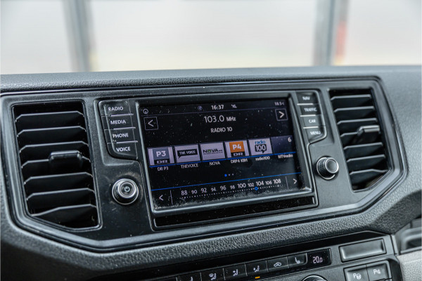 Volkswagen Crafter 2.0 TDI 177 PK L3H3 Highline | DSG | L+R Schuifdeur | Bi-Xenon | ACC | Trekhaak | Blind spot | Camera | CarPlay | Navigatie | Massage | Stoel- en stuurwielverwarming | DAB | Nieuwe APK
