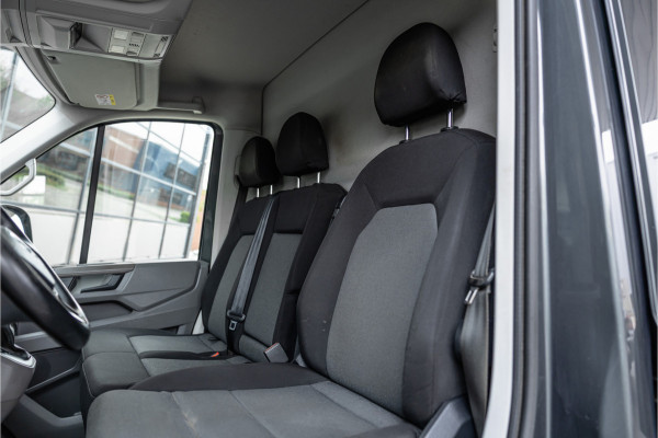 Volkswagen Crafter 2.0 TDI 177 PK L3H3 Highline | DSG | L+R Schuifdeur | Bi-Xenon | ACC | Trekhaak | Blind spot | Camera | CarPlay | Navigatie | Massage | Stoel- en stuurwielverwarming | DAB | Nieuwe APK