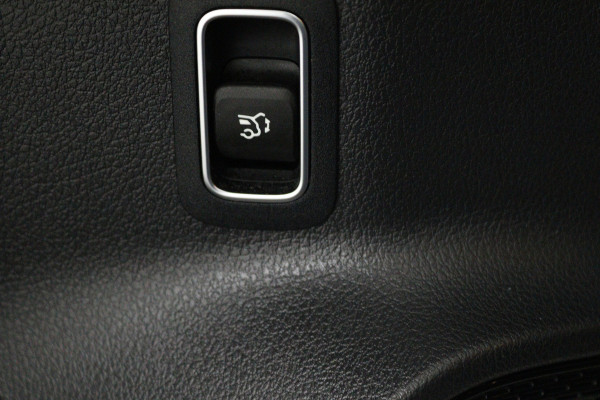 Mercedes-Benz EQA 250 Business Solution Luxury 67 kWh (CAMERA, STOELVERWARMING, ELEKTR STOELEN)