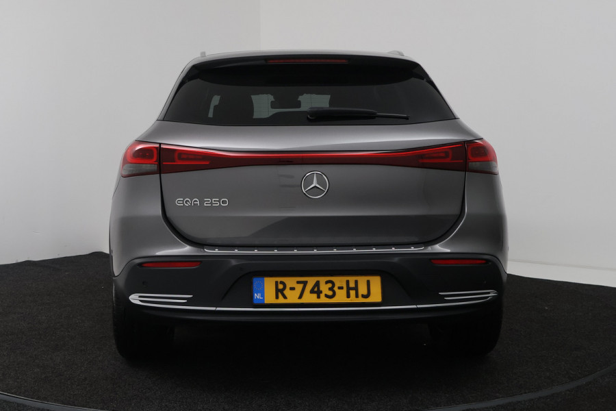 Mercedes-Benz EQA 250 Business Solution Luxury 67 kWh (CAMERA, STOELVERWARMING, ELEKTR STOELEN)