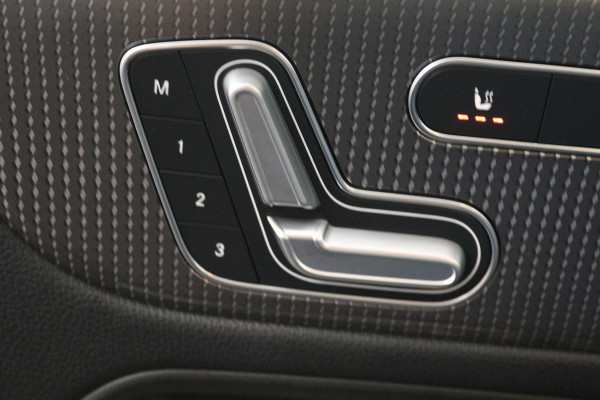 Mercedes-Benz EQA 250 Business Solution Luxury 67 kWh (CAMERA, STOELVERWARMING, ELEKTR STOELEN)