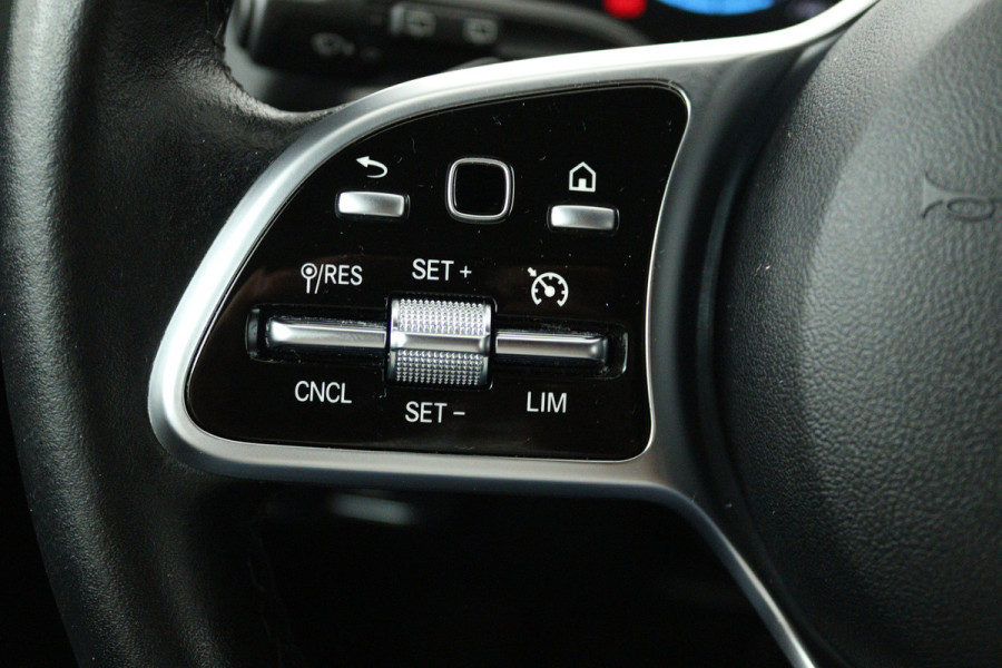 Mercedes-Benz EQA 250 Business Solution Luxury 67 kWh (CAMERA, STOELVERWARMING, ELEKTR STOELEN)