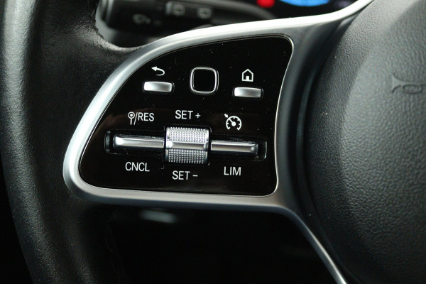 Mercedes-Benz EQA 250 Business Solution Luxury 67 kWh (CAMERA, STOELVERWARMING, ELEKTR STOELEN)