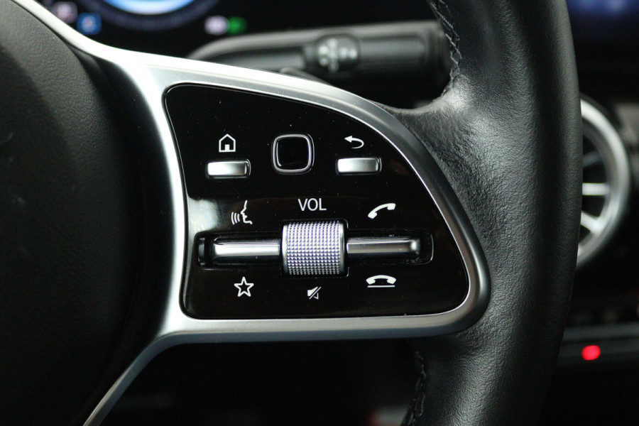 Mercedes-Benz EQA 250 Business Solution Luxury 67 kWh (CAMERA, STOELVERWARMING, ELEKTR STOELEN)