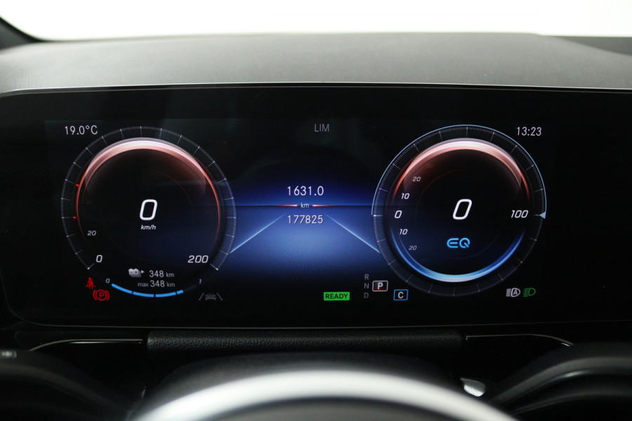 Mercedes-Benz EQA 250 Business Solution Luxury 67 kWh (CAMERA, STOELVERWARMING, ELEKTR STOELEN)