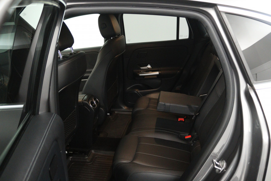 Mercedes-Benz EQA 250 Business Solution Luxury 67 kWh (CAMERA, STOELVERWARMING, ELEKTR STOELEN)