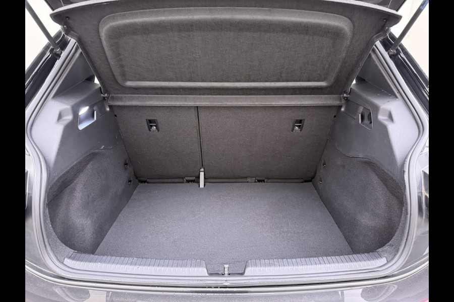 Volkswagen ID.3 62kWh 204pk Adaptive-Cruise Stoel+Stuurverwarmd Navi Ecc Apple Carplay Android Auto SOH 91% DAB All-Season Banden Isofix Bluetooth Keyless start Rijstrooksensor 1e Eigenaar Dealeronderhouden Origineel Nederlandse Auto