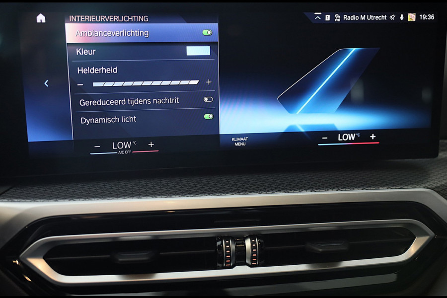 BMW 3 Serie Touring 320e M Line / Head Up / Memory / Navi / Camera / Acc / F1 / Open Panoramadak / Led / Pdc / 19 Inch