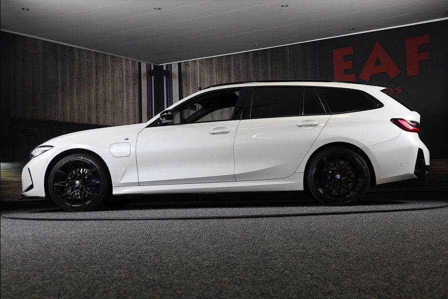 BMW 3 Serie Touring 320e M Line / Head Up / Memory / Navi / Camera / Acc / F1 / Open Panoramadak / Led / Pdc / 19 Inch