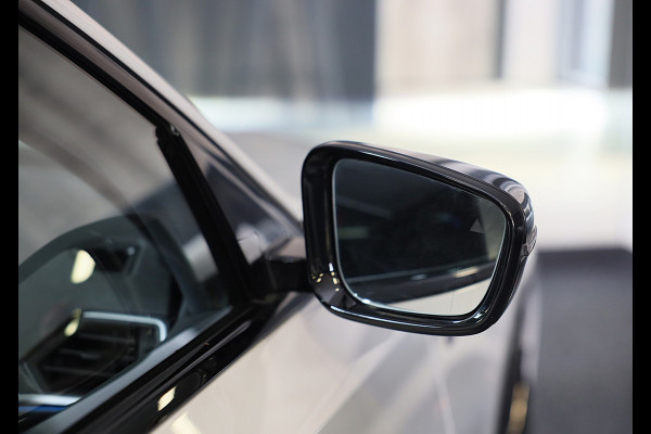 BMW 3 Serie Touring 320e M Line / Head Up / Memory / Navi / Camera / Acc / F1 / Open Panoramadak / Led / Pdc / 19 Inch