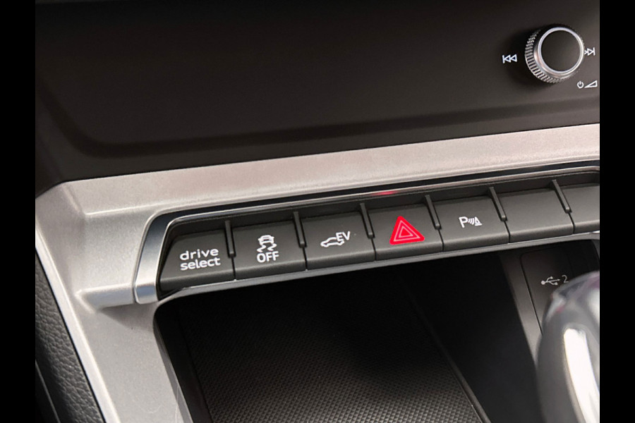 Audi Q3 Sportback 45 TFSI e Plug-in | Navigatie | Adapt. Cruise | PDC | Elek. Kofferklep | Carplay |