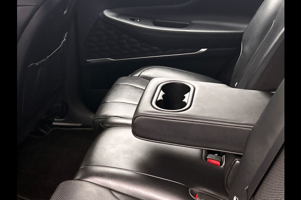 Hyundai Santa Fe 1.6 T-GDI PHEV Comfort 7 Persoons| 1e Eigenaar | Stoelverwarming | Krell | Adapt.Cruise | Camera | Carplay |