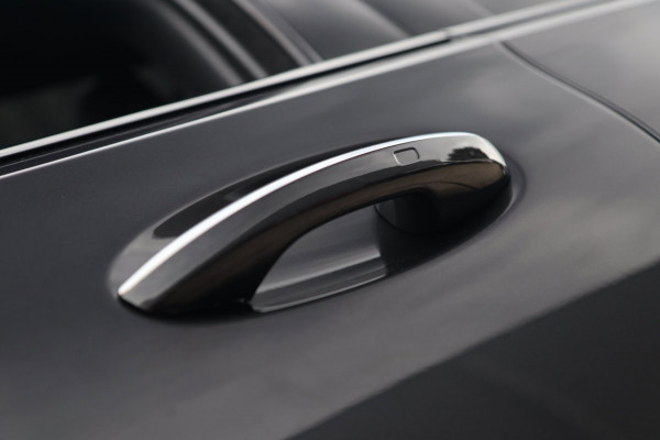 Mercedes-Benz C-Klasse 300 e AMG Line / PANO / HUD / 2X MEMORY / 360 / ACC / KEYLESS