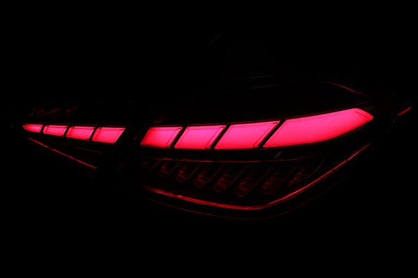 Mercedes-Benz C-Klasse 300 e AMG Line / PANO / HUD / 2X MEMORY / 360 / ACC / KEYLESS
