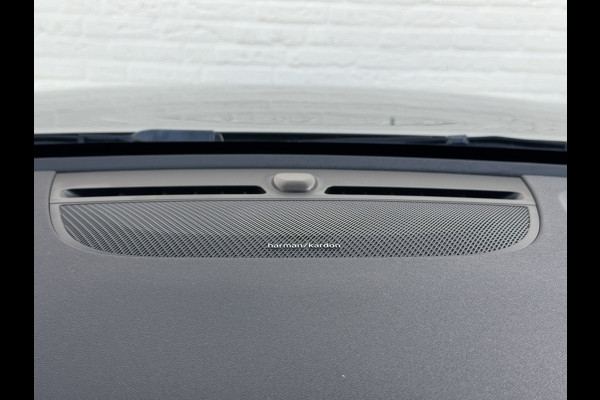 Volvo XC40 2.0 T4 R-Design Automaat Pano Trekhaak Camera Adaptive Cruise Leder Carplay Harman/Kardon All-Season banden