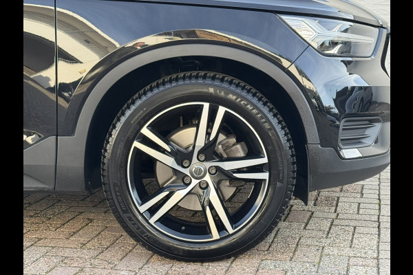 Volvo XC40 2.0 T4 R-Design Automaat Pano Trekhaak Camera Adaptive Cruise Leder Carplay Harman/Kardon All-Season banden