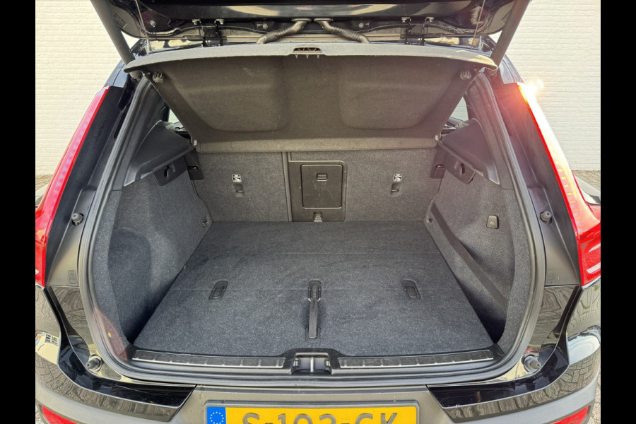 Volvo XC40 2.0 T4 R-Design Automaat Pano Trekhaak Camera Adaptive Cruise Leder Carplay Harman/Kardon All-Season banden