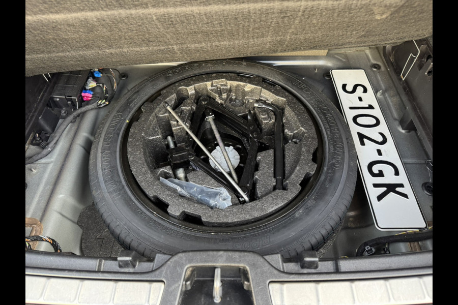 Volvo XC40 2.0 T4 R-Design Automaat Pano Trekhaak Camera Adaptive Cruise Leder Carplay Harman/Kardon All-Season banden