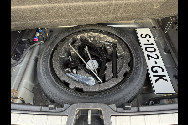 Volvo XC40 2.0 T4 R-Design Automaat Pano Trekhaak Camera Adaptive Cruise Leder Carplay Harman/Kardon All-Season banden