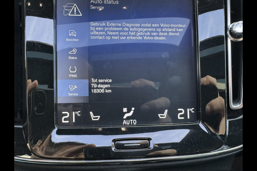 Volvo XC40 2.0 T4 R-Design Automaat Pano Trekhaak Camera Adaptive Cruise Leder Carplay Harman/Kardon All-Season banden