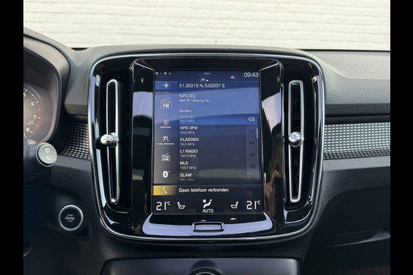 Volvo XC40 2.0 T4 R-Design Automaat Pano Trekhaak Camera Adaptive Cruise Leder Carplay Harman/Kardon All-Season banden