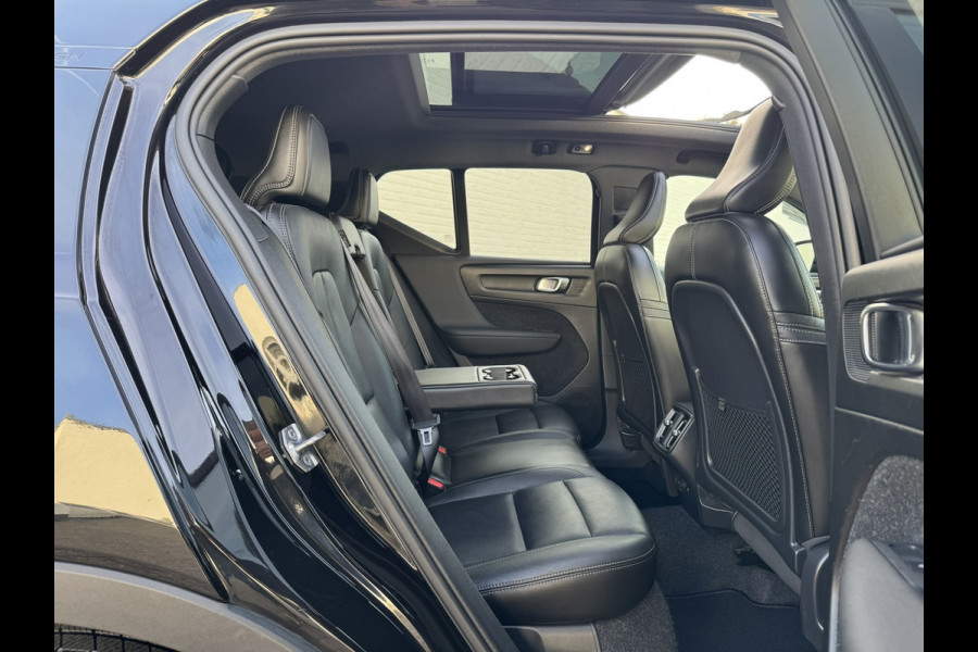 Volvo XC40 2.0 T4 R-Design Automaat Pano Trekhaak Camera Adaptive Cruise Leder Carplay Harman/Kardon All-Season banden