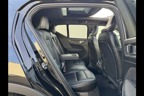 Volvo XC40 2.0 T4 R-Design Automaat Pano Trekhaak Camera Adaptive Cruise Leder Carplay Harman/Kardon All-Season banden