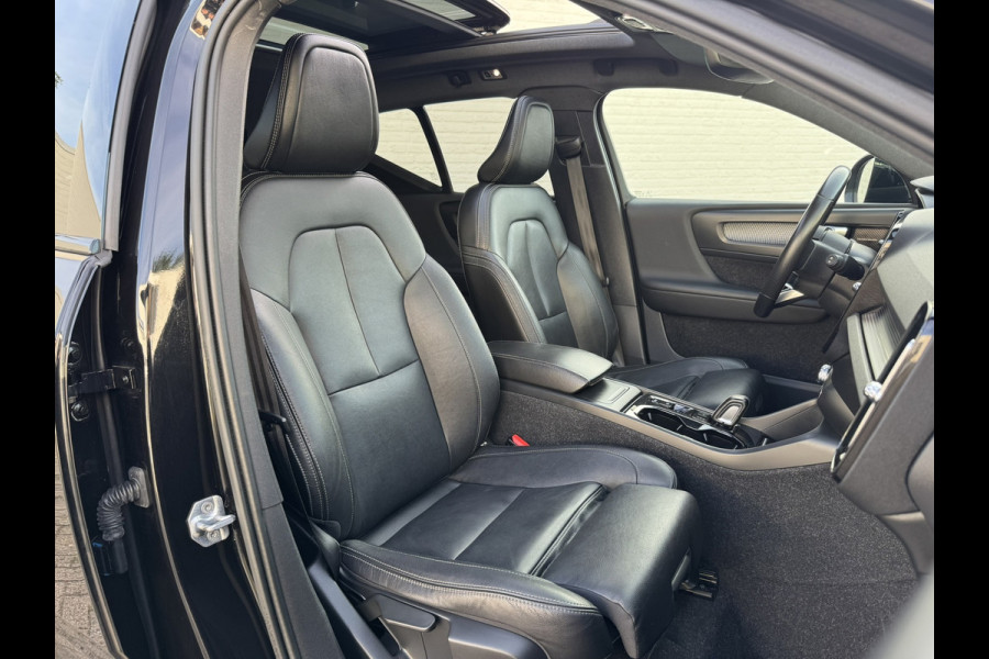 Volvo XC40 2.0 T4 R-Design Automaat Pano Trekhaak Camera Adaptive Cruise Leder Carplay Harman/Kardon All-Season banden