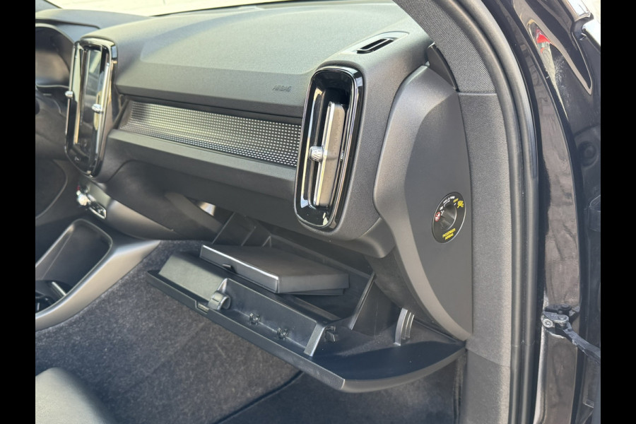 Volvo XC40 2.0 T4 R-Design Automaat Pano Trekhaak Camera Adaptive Cruise Leder Carplay Harman/Kardon All-Season banden