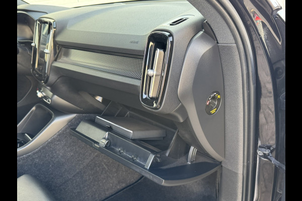Volvo XC40 2.0 T4 R-Design Automaat Pano Trekhaak Camera Adaptive Cruise Leder Carplay Harman/Kardon All-Season banden