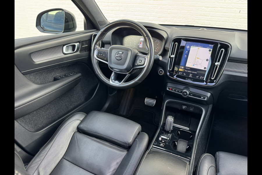 Volvo XC40 2.0 T4 R-Design Automaat Pano Trekhaak Camera Adaptive Cruise Leder Carplay Harman/Kardon All-Season banden