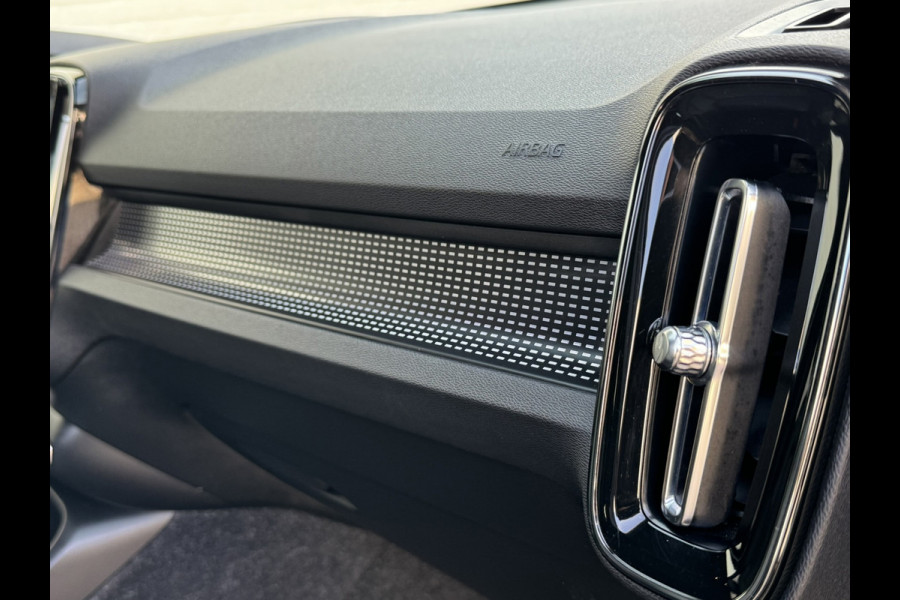 Volvo XC40 2.0 T4 R-Design Automaat Pano Trekhaak Camera Adaptive Cruise Leder Carplay Harman/Kardon All-Season banden
