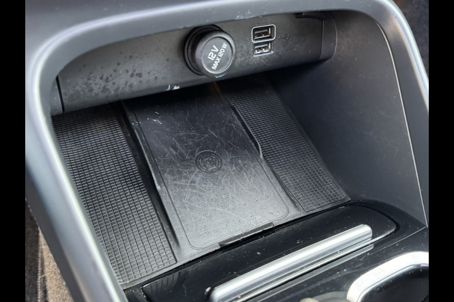 Volvo XC40 2.0 T4 R-Design Automaat Pano Trekhaak Camera Adaptive Cruise Leder Carplay Harman/Kardon All-Season banden