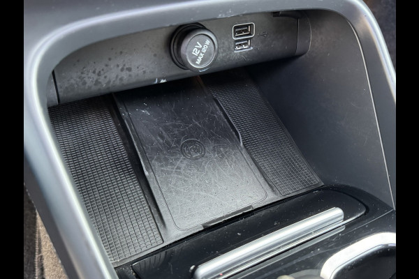 Volvo XC40 2.0 T4 R-Design Automaat Pano Trekhaak Camera Adaptive Cruise Leder Carplay Harman/Kardon All-Season banden