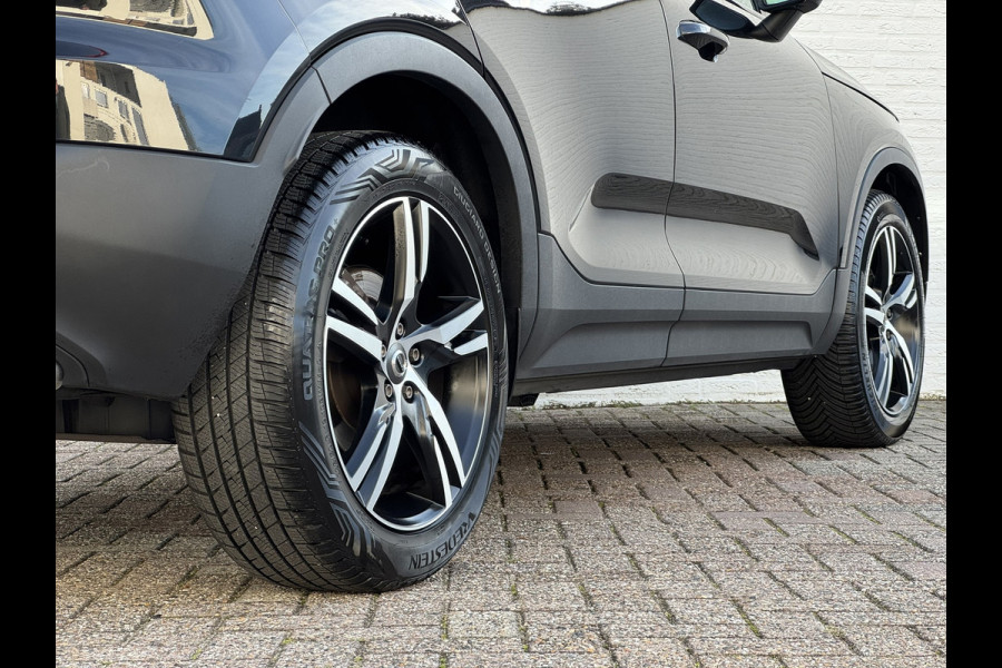 Volvo XC40 2.0 T4 R-Design Automaat Pano Trekhaak Camera Adaptive Cruise Leder Carplay Harman/Kardon All-Season banden