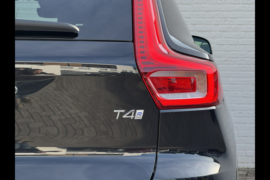 Volvo XC40 2.0 T4 R-Design Automaat Pano Trekhaak Camera Adaptive Cruise Leder Carplay Harman/Kardon All-Season banden