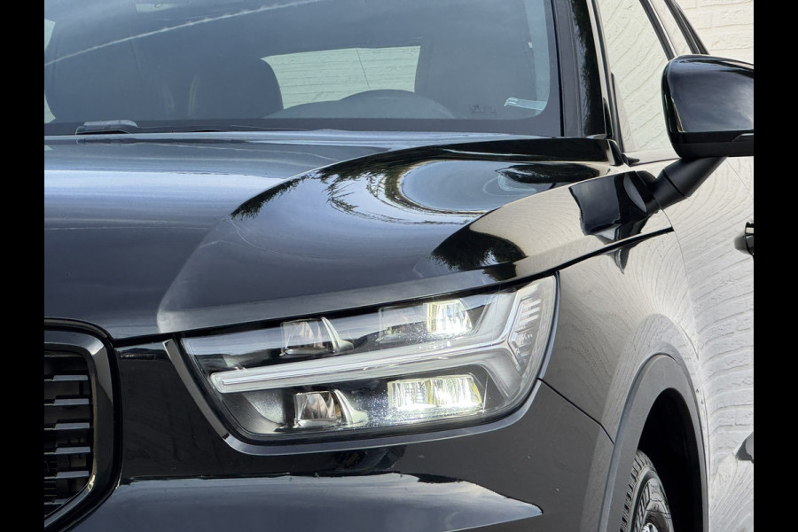 Volvo XC40 2.0 T4 R-Design Automaat Pano Trekhaak Camera Adaptive Cruise Leder Carplay Harman/Kardon All-Season banden