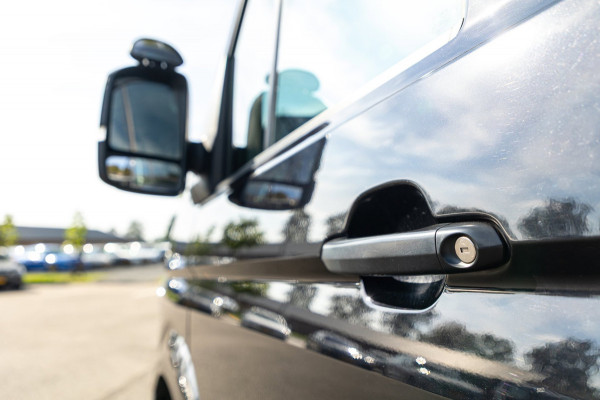 Volkswagen Crafter 35 2.0 TDI L3H2 DC Highline I 2 schuif I camera I carplay I blis I Acc