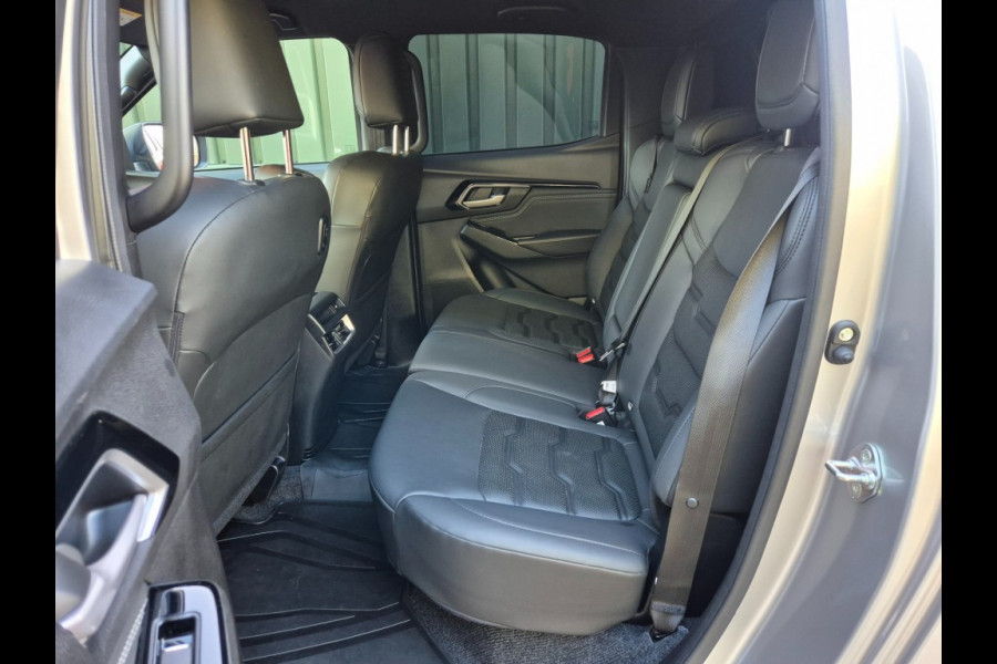 Isuzu D-max Dubbel Cab V-Cross 4WD AT XL 5 persoons Container zomer + winterset 3,5 T trekgewicht
