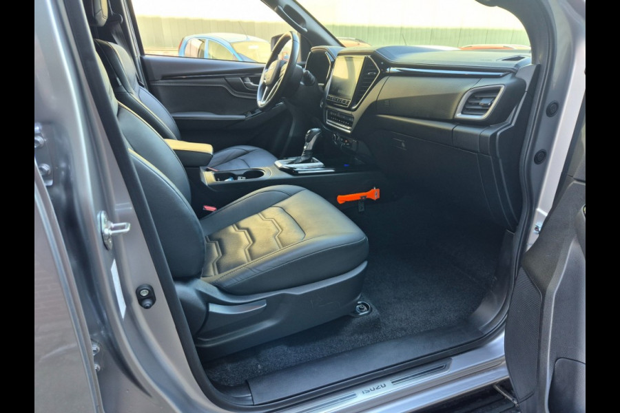 Isuzu D-max Dubbel Cab V-Cross 4WD AT XL 5 persoons Container zomer + winterset 3,5 T trekgewicht